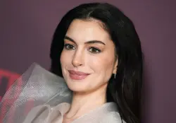 النجمة العالمية "آن هاثاواي" تشعل منصات التواصل بعبارة "إن شاء الله"
